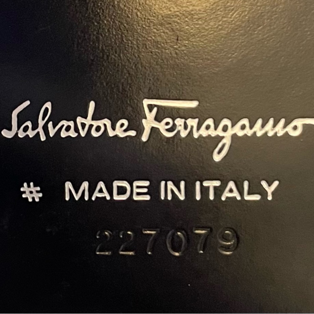 Salvatore Ferragamo Authentic Vintage Shiny Black Leather Slim Bifold Wallet - Picture 4 of 11
